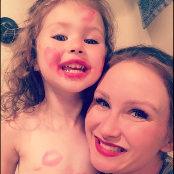 Meet your Posher, Tia - Picture 3 of 7